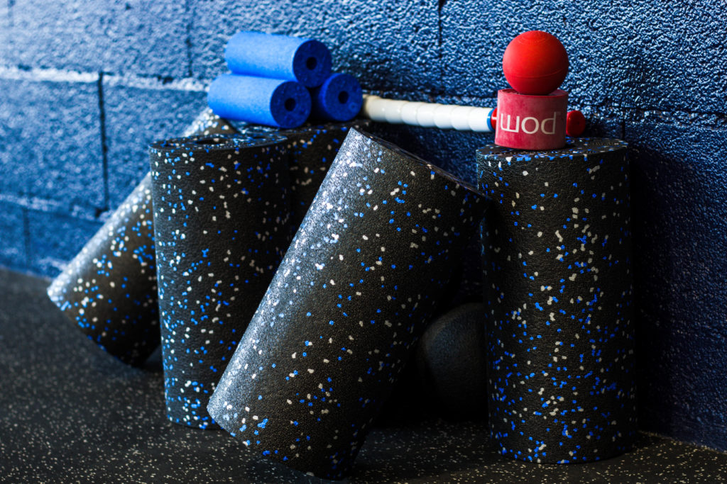 Foam roll, swiss ball, lacrosse ball, bandes élastiques, bosu